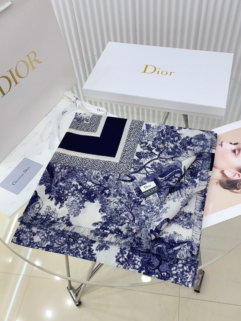 CHRISTIAN DIOR